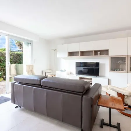 Apartment Ground-floor 2 Bedroom - Near Centre & Beaches