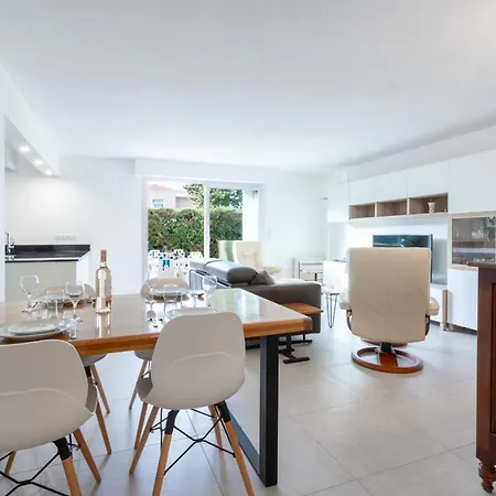 Apartment Ground-floor 2 Bedroom - Near Centre & Beaches