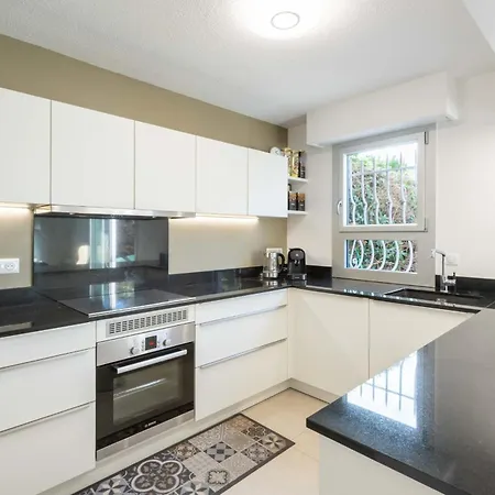 Ground-floor 2 Bedroom - Near Centre & Beaches Apartment Cannes