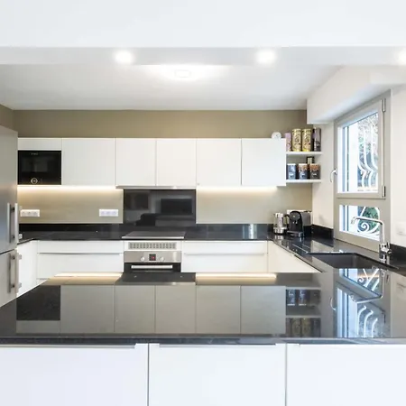 Ground-floor 2 Bedroom - Near Centre & Beaches Apartment Cannes