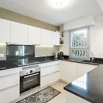 Ground-floor 2 Bedroom - Near Centre & Beaches Apartment Cannes