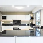 Ground-floor 2 Bedroom - Near Centre & Beaches Apartment Cannes