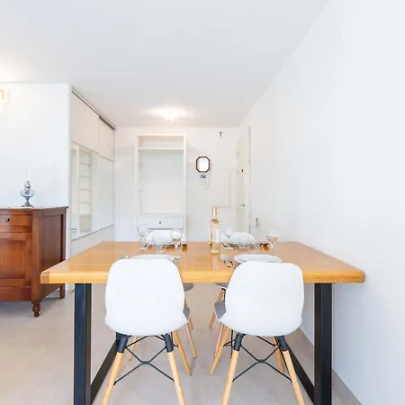 Ground-floor 2 Bedroom - Near Centre & Beaches شقة كان