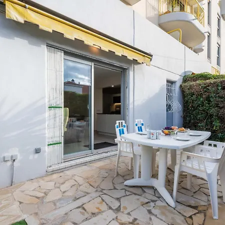 Ground-floor 2 Bedroom - Near Centre & Beaches * كان